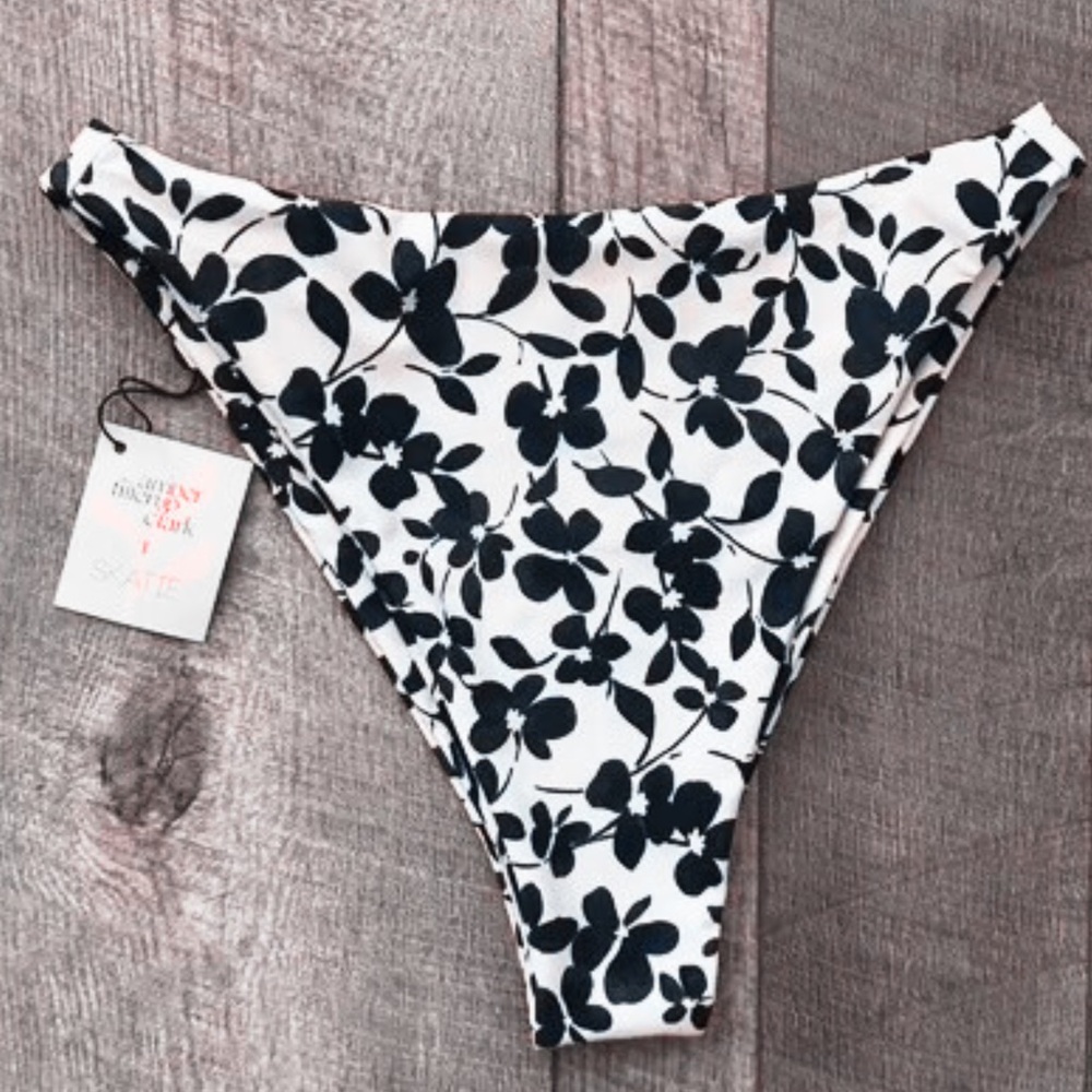 NWT Skatie Greenwich Kelly Bottom